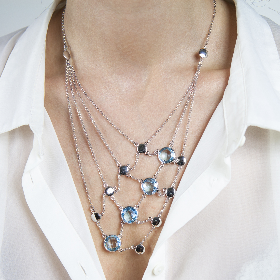Collana multifilo in argento con topazio azzurro naturale, lavorata a mano