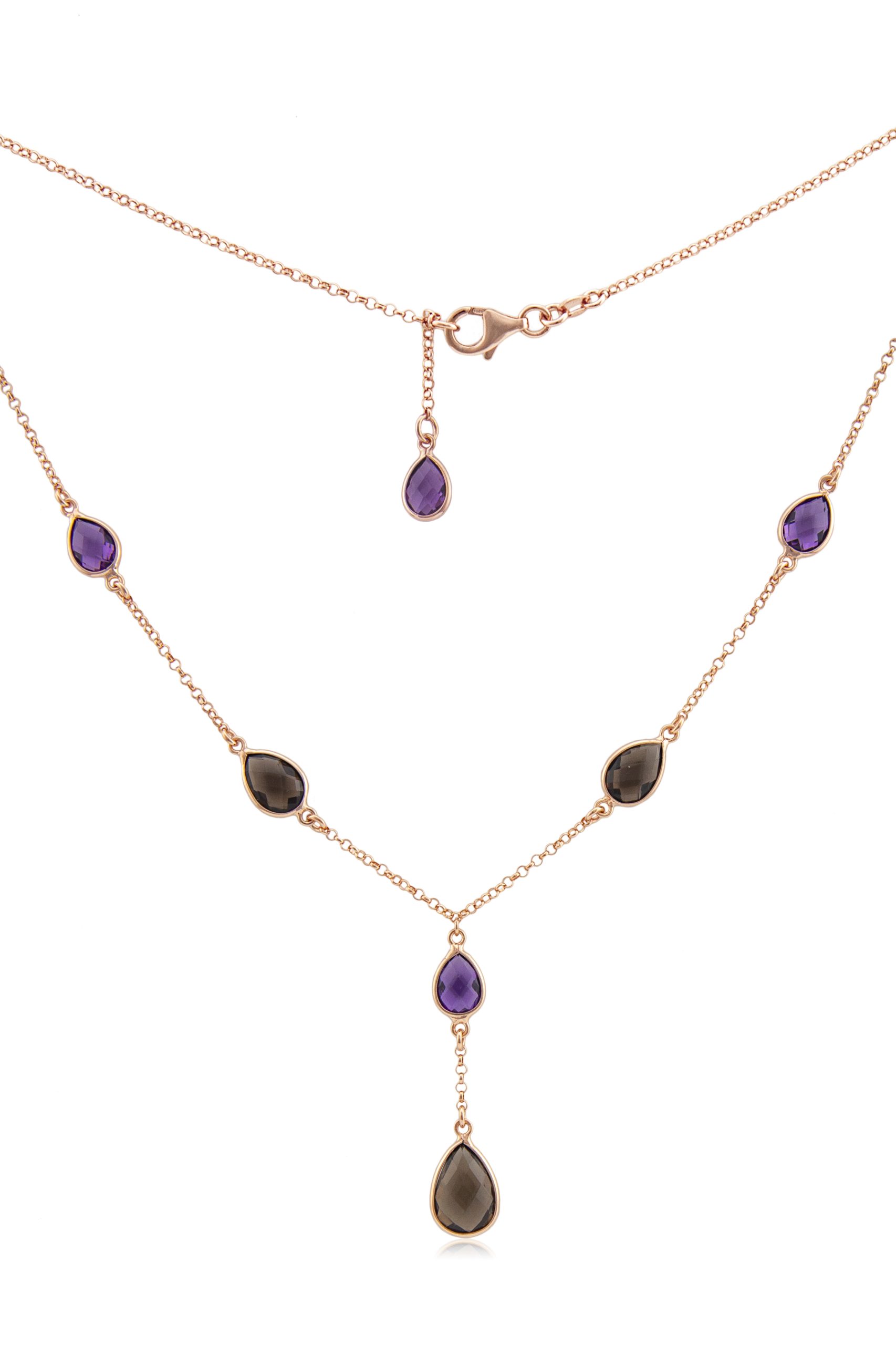 Collana in argento rosé con ametista e quarzo fumé indossata, modello “Urano”
