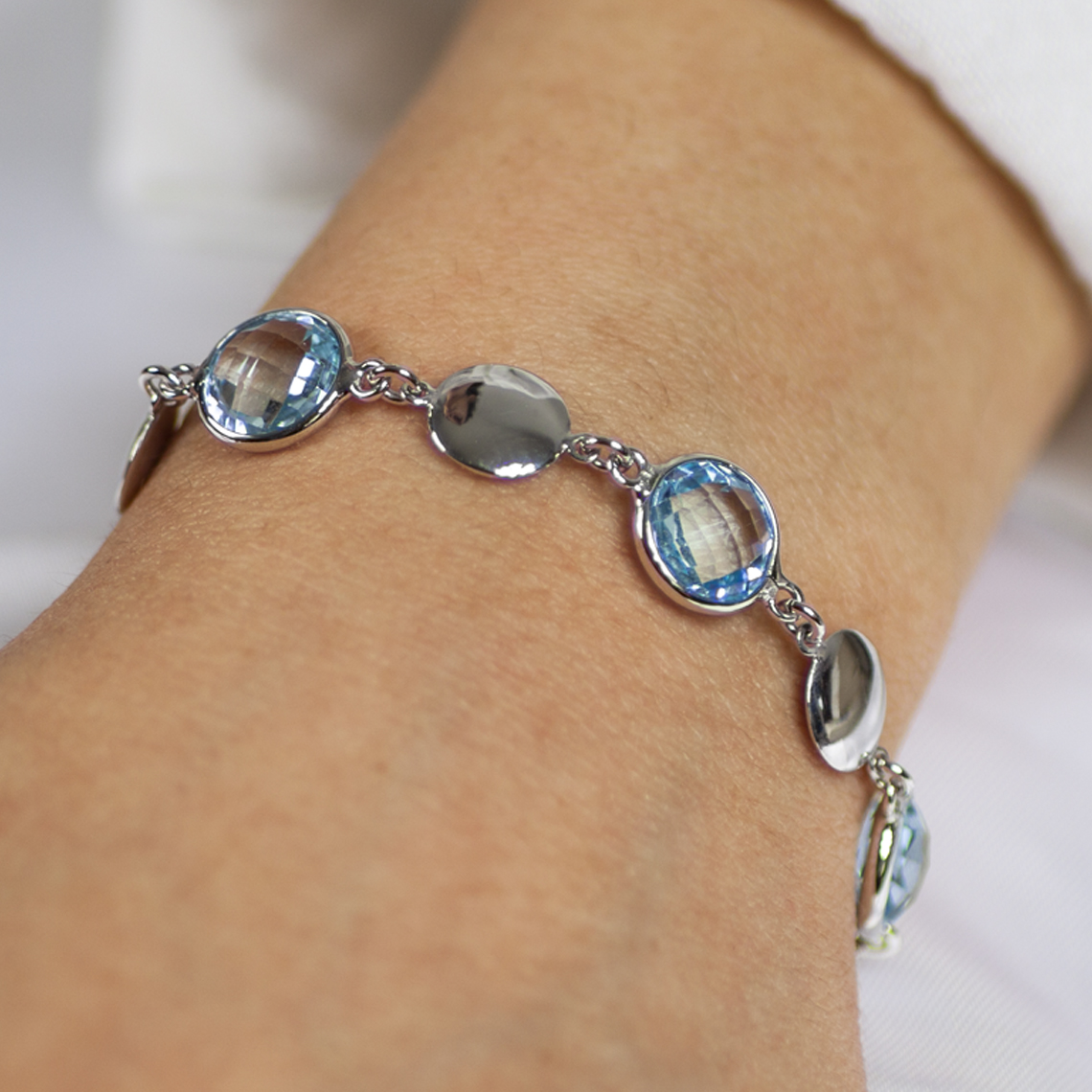 Bracciale in argento con topazio azzurro